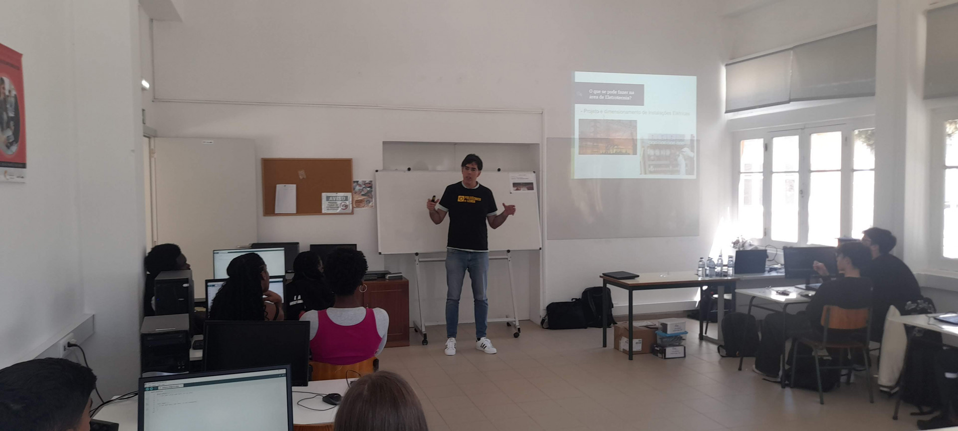 Workshop de Arduino no Externato Dom Fuas Roupinho: A Tecnologia ao Alcance dos Jovens 16.jpg