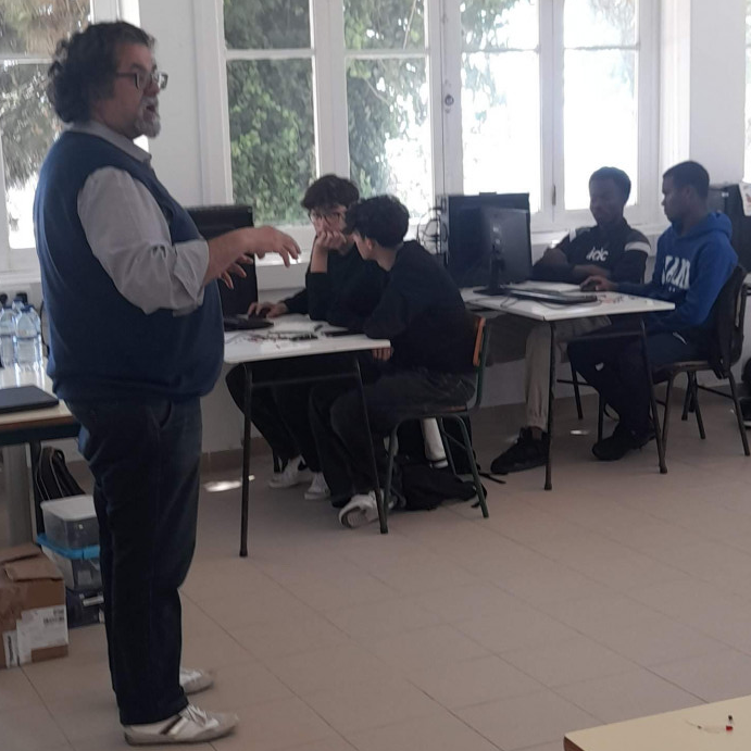 Workshop de Arduino no Externato Dom Fuas Roupinho: A Tecnologia ao Alcance dos Jovens 12.jpg