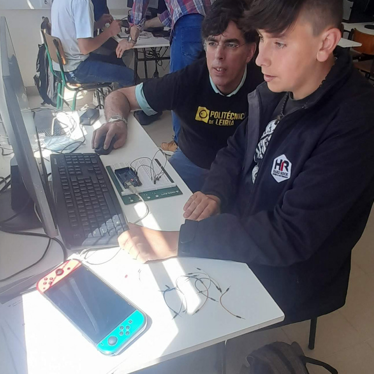 Workshop de Arduino no Externato Dom Fuas Roupinho: A Tecnologia ao Alcance dos Jovens 3.jpg